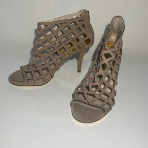 Michael Kors size 8 tan heel